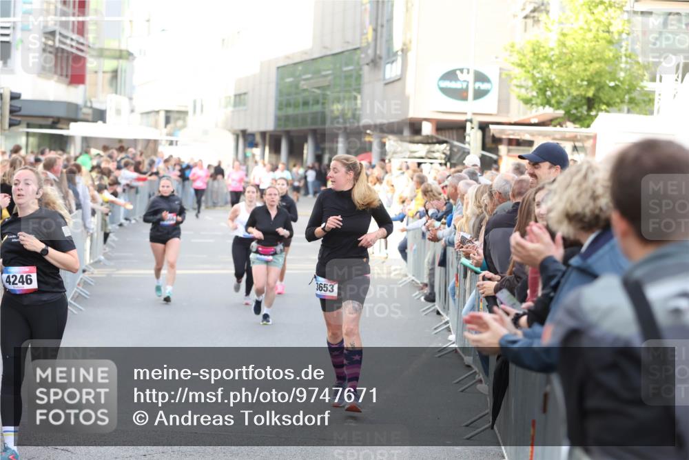 12.06.2026 - Holstenköstenlauf Andreas Tolksdorf http://msf.ph/oto/9747671 12.06.2026 20:01:15 Laufen 4246, 3653 meine-sportfotos.de