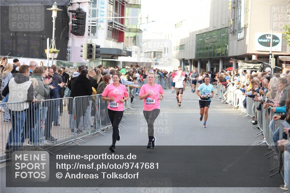 12.06.2026 - Holstenköstenlauf Andreas Tolksdorf http://msf.ph/oto/9747681 12.06.2026 20:01:24 Laufen 4365, 030, 4366 meine-sportfotos.de