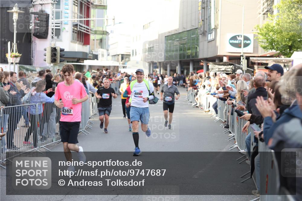 12.06.2026 - Holstenköstenlauf Andreas Tolksdorf http://msf.ph/oto/9747687 12.06.2026 20:01:34 Laufen 20, 4382, 3284, 4890, 3558 meine-sportfotos.de