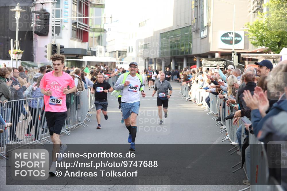 12.06.2026 - Holstenköstenlauf Andreas Tolksdorf http://msf.ph/oto/9747688 12.06.2026 20:01:34 Laufen 4382, 2030, 3284, 4890, 3558 meine-sportfotos.de