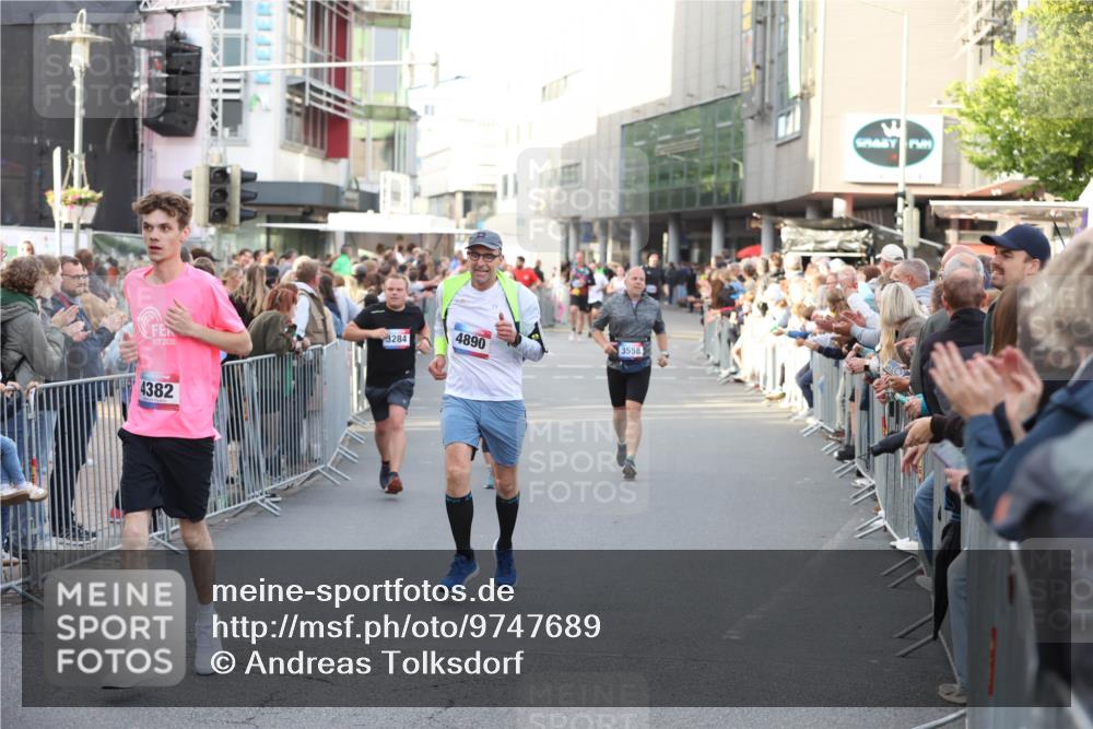 12.06.2026 - Holstenköstenlauf Andreas Tolksdorf http://msf.ph/oto/9747689 12.06.2026 20:01:34 Laufen 2030, 3284, 4382, 3558, 4890 meine-sportfotos.de