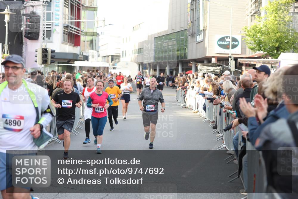 12.06.2026 - Holstenköstenlauf Andreas Tolksdorf http://msf.ph/oto/9747692 12.06.2026 20:01:36 Laufen 4890, 3284, 4792, 4727, 3558 meine-sportfotos.de