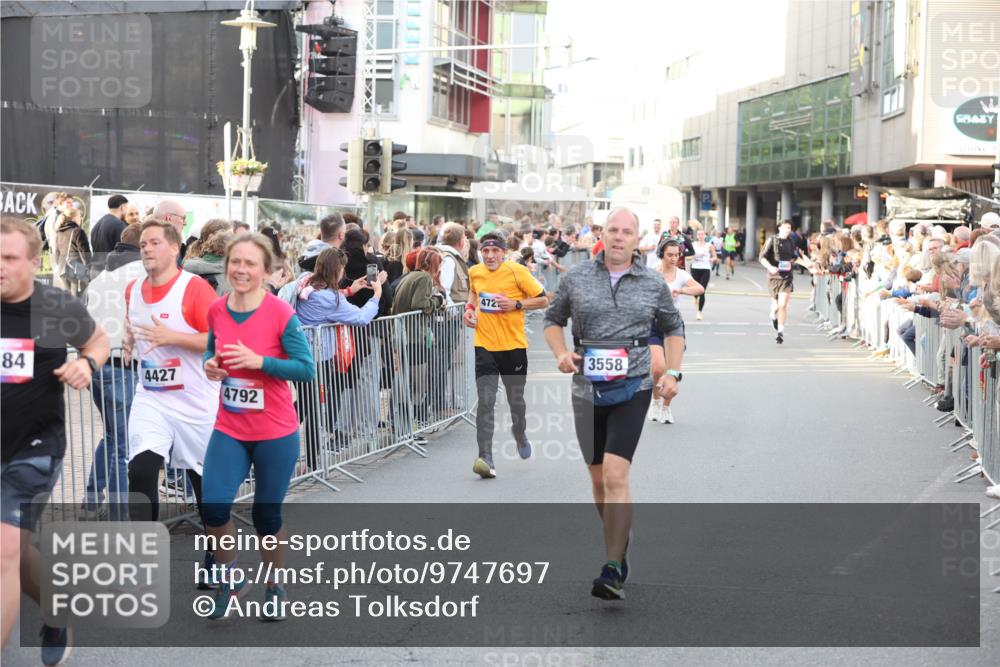12.06.2026 - Holstenköstenlauf Andreas Tolksdorf http://msf.ph/oto/9747697 12.06.2026 20:01:38 Laufen 84, 4427, 4792, 472, 3558 meine-sportfotos.de