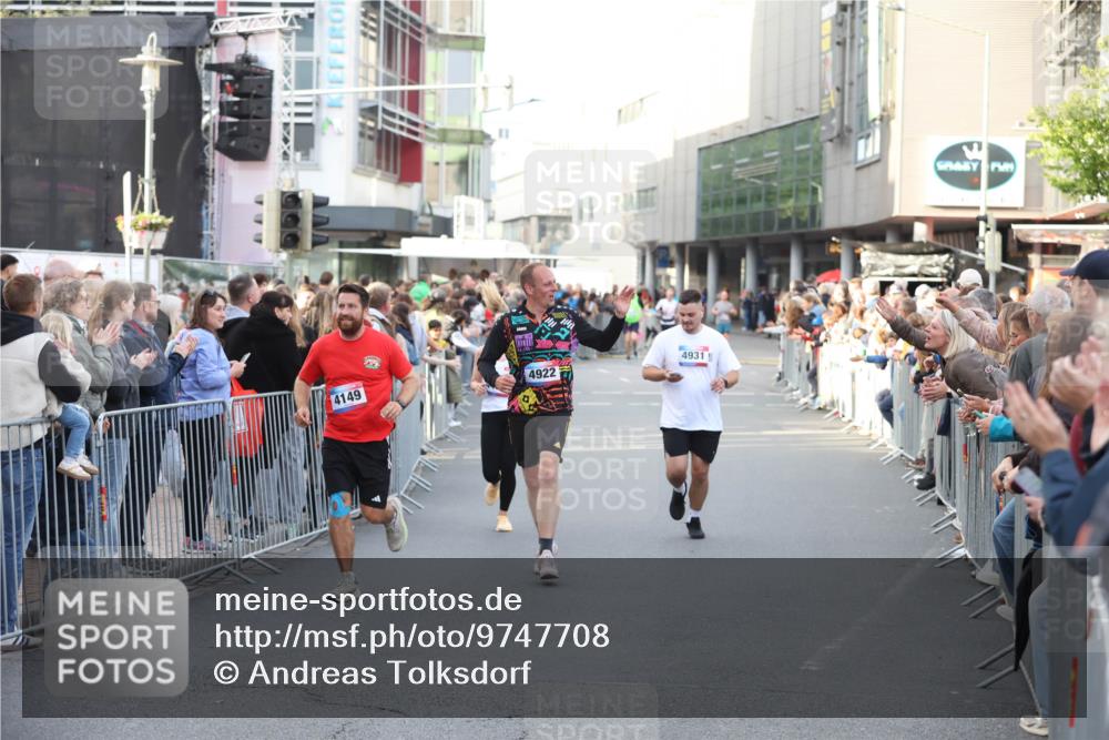 12.06.2026 - Holstenköstenlauf Andreas Tolksdorf http://msf.ph/oto/9747708 12.06.2026 20:01:45 Laufen 4922, 4149, 4931 meine-sportfotos.de