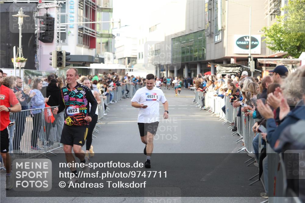 12.06.2026 - Holstenköstenlauf Andreas Tolksdorf http://msf.ph/oto/9747711 12.06.2026 20:01:46 Laufen 4922, 4931 meine-sportfotos.de
