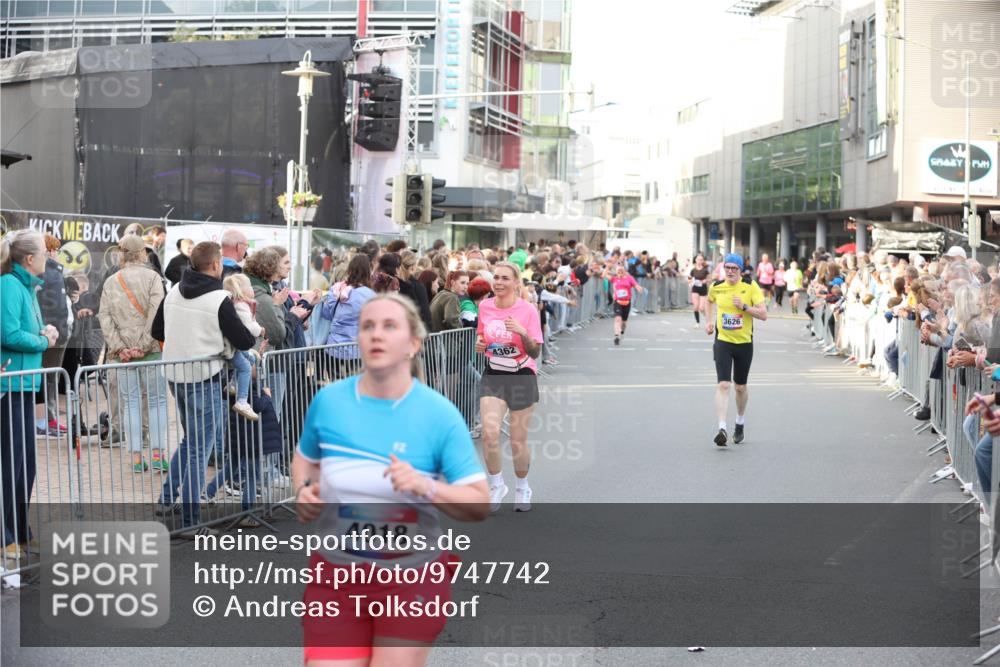 12.06.2026 - Holstenköstenlauf Andreas Tolksdorf http://msf.ph/oto/9747742 12.06.2026 20:02:30 Laufen 4018, 4362, 3626 meine-sportfotos.de