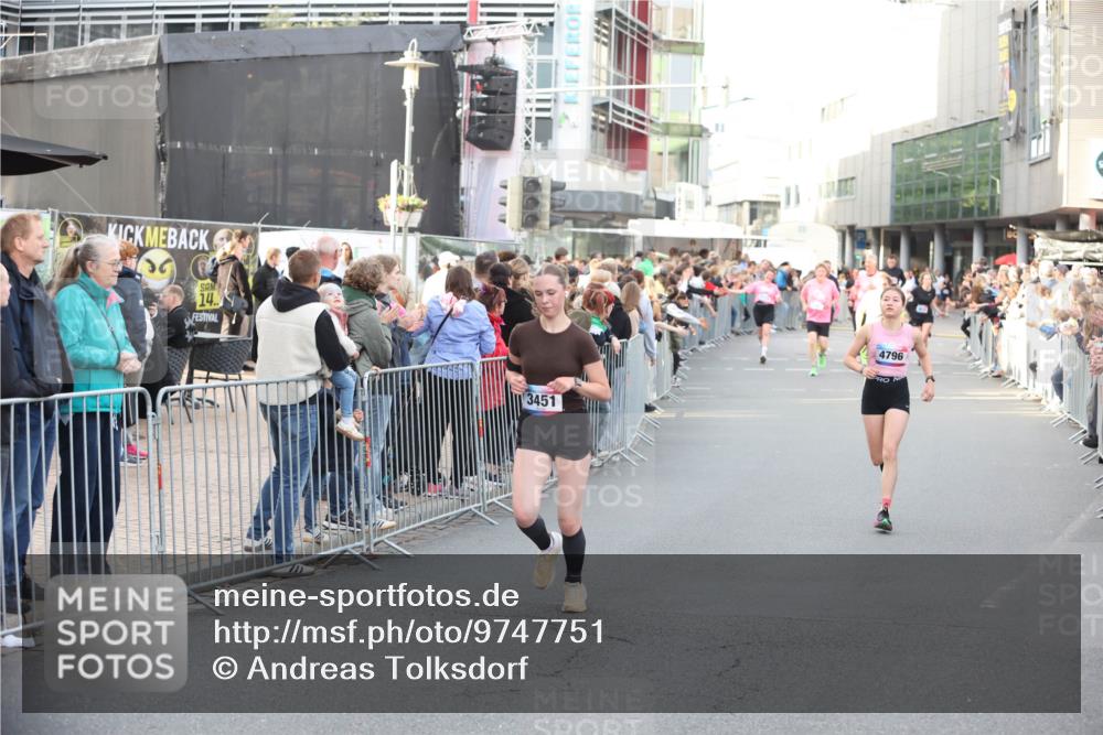 12.06.2026 - Holstenköstenlauf Andreas Tolksdorf http://msf.ph/oto/9747751 12.06.2026 20:02:42 Laufen 3451, 4796 meine-sportfotos.de