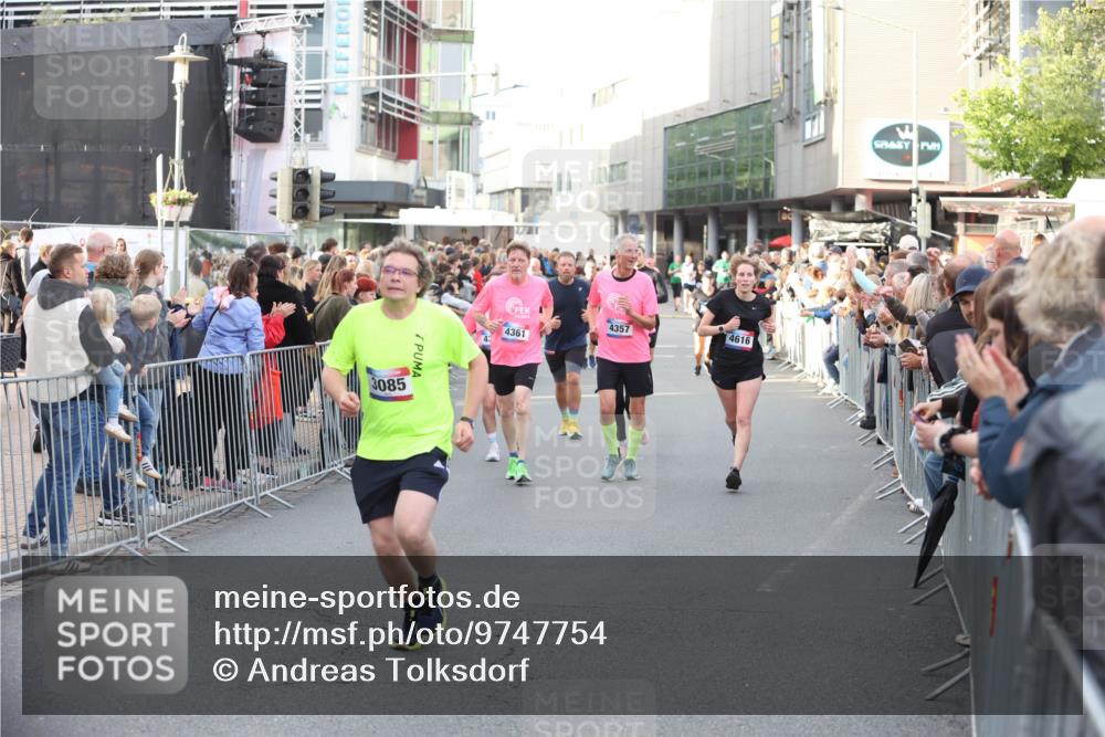 12.06.2026 - Holstenköstenlauf Andreas Tolksdorf http://msf.ph/oto/9747754 12.06.2026 20:02:49 Laufen 3085, 4357, 4616, 4361 meine-sportfotos.de