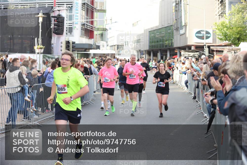 12.06.2026 - Holstenköstenlauf Andreas Tolksdorf http://msf.ph/oto/9747756 12.06.2026 20:02:49 Laufen 085, 4361, 4357, 4616 meine-sportfotos.de