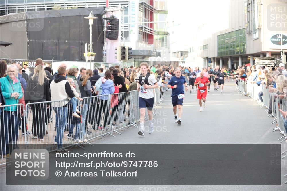 12.06.2026 - Holstenköstenlauf Andreas Tolksdorf http://msf.ph/oto/9747786 12.06.2026 20:03:23 Laufen 3978, 4557, 4833 meine-sportfotos.de