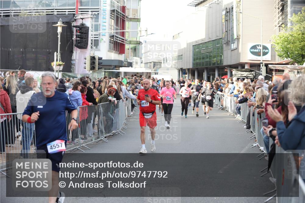 12.06.2026 - Holstenköstenlauf Andreas Tolksdorf http://msf.ph/oto/9747792 12.06.2026 20:03:26 Laufen 4557, 4833, 4350 meine-sportfotos.de