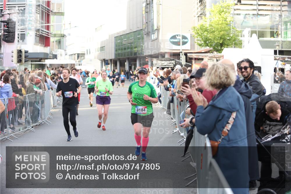 12.06.2026 - Holstenköstenlauf Andreas Tolksdorf http://msf.ph/oto/9747805 12.06.2026 20:03:40 Laufen 3162, 3257, 3184, 265 meine-sportfotos.de