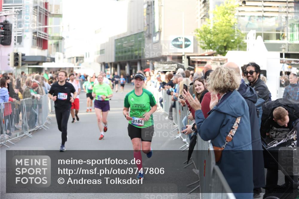 12.06.2026 - Holstenköstenlauf Andreas Tolksdorf http://msf.ph/oto/9747806 12.06.2026 20:03:40 Laufen 3162, 3184 meine-sportfotos.de