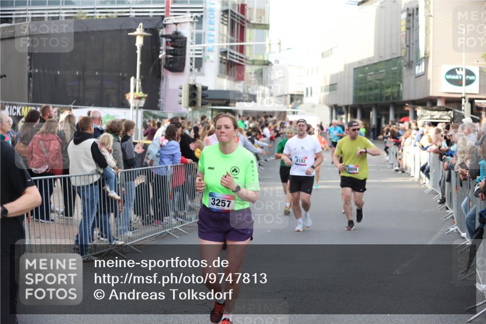 12.06.2026 - Holstenköstenlauf Andreas Tolksdorf http://msf.ph/oto/9747813 12.06.2026 20:03:43 Laufen 3257, 4182, 3809 meine-sportfotos.de