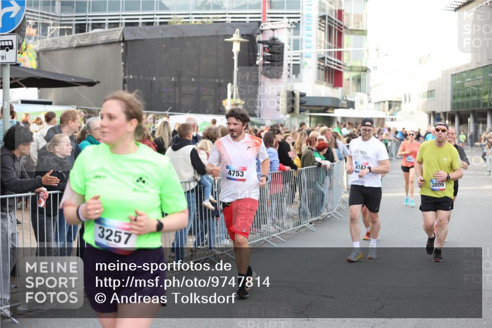 12.06.2026 - Holstenköstenlauf Andreas Tolksdorf http://msf.ph/oto/9747814 12.06.2026 20:03:44 Laufen 3257, 1, 4753, 4182, 3809 meine-sportfotos.de
