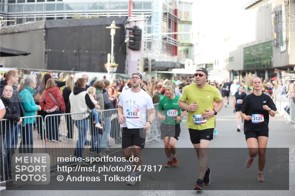 12.06.2026 - Holstenköstenlauf Andreas Tolksdorf http://msf.ph/oto/9747817 12.06.2026 20:03:46 Laufen 4182, 4143, 3809, 3125 meine-sportfotos.de