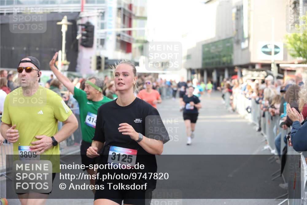 12.06.2026 - Holstenköstenlauf Andreas Tolksdorf http://msf.ph/oto/9747820 12.06.2026 20:03:47 Laufen 3809, 414, 36, 3125 meine-sportfotos.de