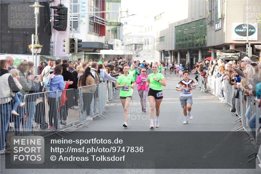 12.06.2026 - Holstenköstenlauf Andreas Tolksdorf http://msf.ph/oto/9747836 12.06.2026 20:04:06 Laufen 4194, 091, 4196, 3268 meine-sportfotos.de