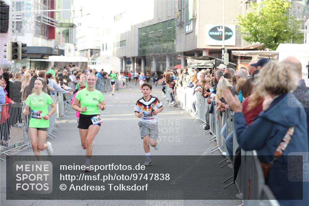 12.06.2026 - Holstenköstenlauf Andreas Tolksdorf http://msf.ph/oto/9747838 12.06.2026 20:04:08 Laufen 4194, 4196, 3268 meine-sportfotos.de