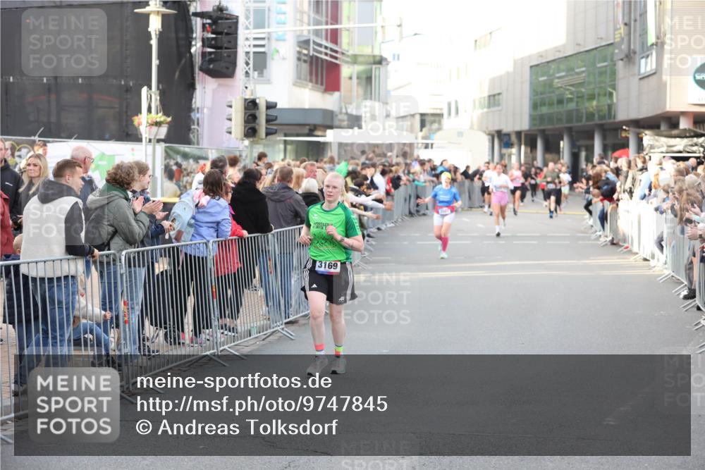 12.06.2026 - Holstenköstenlauf Andreas Tolksdorf http://msf.ph/oto/9747845 12.06.2026 20:04:18 Laufen 3169 meine-sportfotos.de