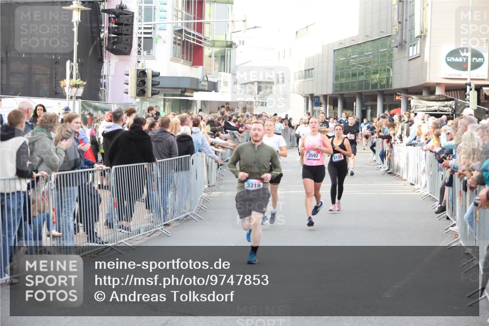 12.06.2026 - Holstenköstenlauf Andreas Tolksdorf http://msf.ph/oto/9747853 12.06.2026 20:04:31 Laufen 2, 3319, 3592, 3135 meine-sportfotos.de