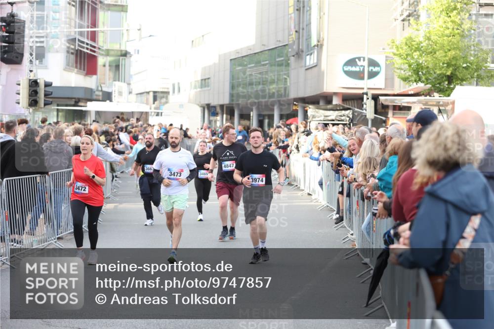 12.06.2026 - Holstenköstenlauf Andreas Tolksdorf http://msf.ph/oto/9747857 12.06.2026 20:04:37 Laufen 3472, 366, 3473, 3469, 4847, 3974 meine-sportfotos.de