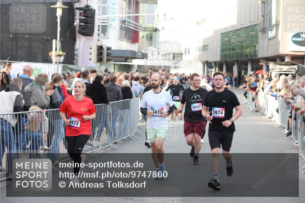 12.06.2026 - Holstenköstenlauf Andreas Tolksdorf http://msf.ph/oto/9747860 12.06.2026 20:04:39 Laufen 3472, 3473, 3457, 4847, 3974 meine-sportfotos.de