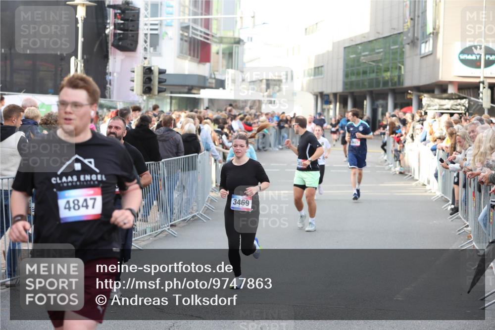 12.06.2026 - Holstenköstenlauf Andreas Tolksdorf http://msf.ph/oto/9747863 12.06.2026 20:04:41 Laufen 4847, 3469, 11 meine-sportfotos.de