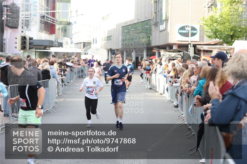12.06.2026 - Holstenköstenlauf Andreas Tolksdorf http://msf.ph/oto/9747868 12.06.2026 20:04:45 Laufen 857, 3620, 3621 meine-sportfotos.de