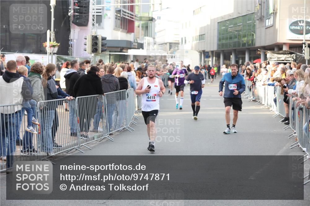 12.06.2026 - Holstenköstenlauf Andreas Tolksdorf http://msf.ph/oto/9747871 12.06.2026 20:04:50 Laufen 4415, 2, 3279, 3179 meine-sportfotos.de