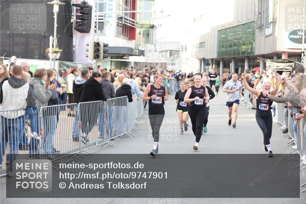 12.06.2026 - Holstenköstenlauf Andreas Tolksdorf http://msf.ph/oto/9747901 12.06.2026 20:05:27 Laufen 4549, 4547, 3330, 4617, 4766 meine-sportfotos.de
