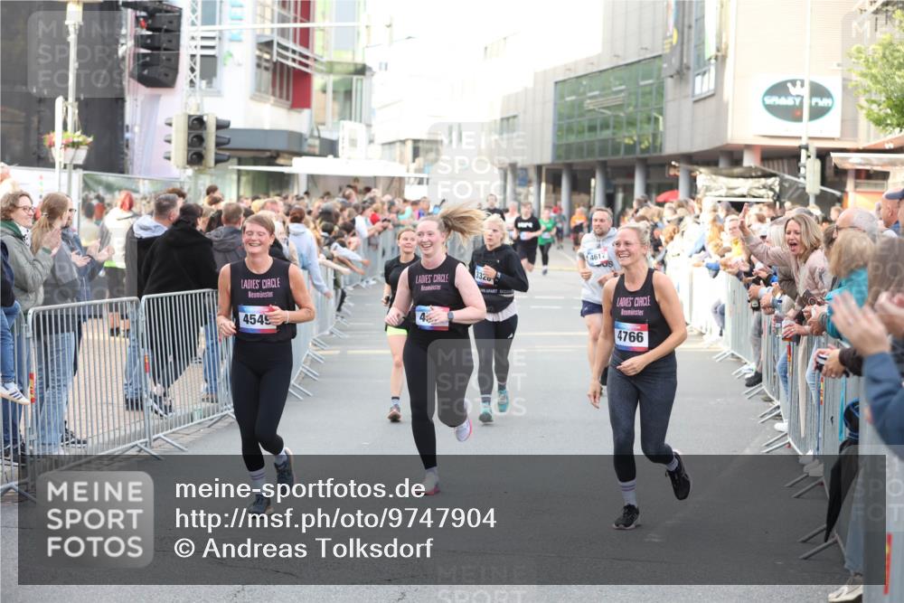 12.06.2026 - Holstenköstenlauf Andreas Tolksdorf http://msf.ph/oto/9747904 12.06.2026 20:05:28 Laufen 4545, 4, 3320, 4617, 4766 meine-sportfotos.de
