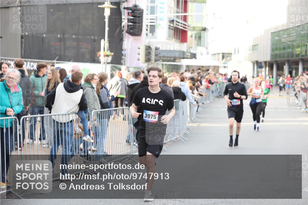 12.06.2026 - Holstenköstenlauf Andreas Tolksdorf http://msf.ph/oto/9747913 12.06.2026 20:05:36 Laufen 3975, 3357 meine-sportfotos.de