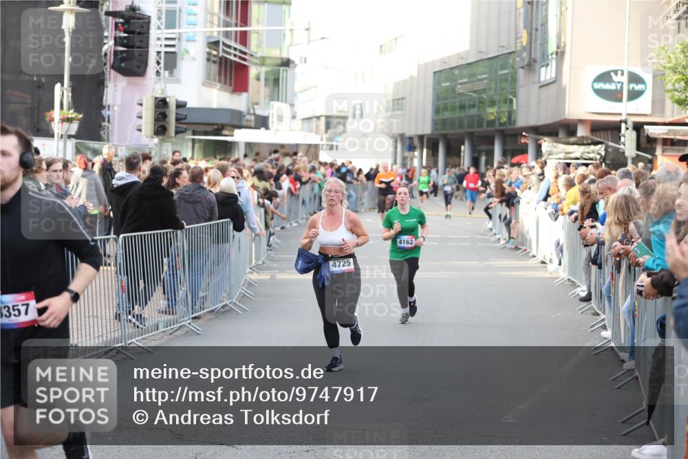 12.06.2026 - Holstenköstenlauf Andreas Tolksdorf http://msf.ph/oto/9747917 12.06.2026 20:05:40 Laufen 3357, 4725, 4162 meine-sportfotos.de
