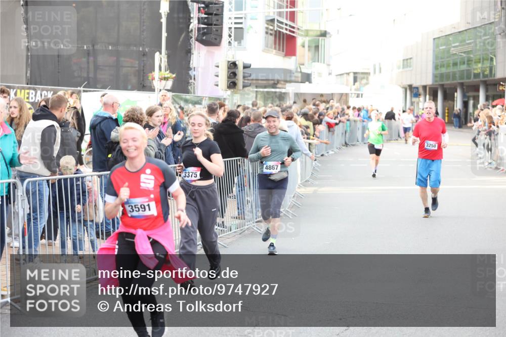 12.06.2026 - Holstenköstenlauf Andreas Tolksdorf http://msf.ph/oto/9747927 12.06.2026 20:05:55 Laufen 3591, 3375, 4867, 3250 meine-sportfotos.de