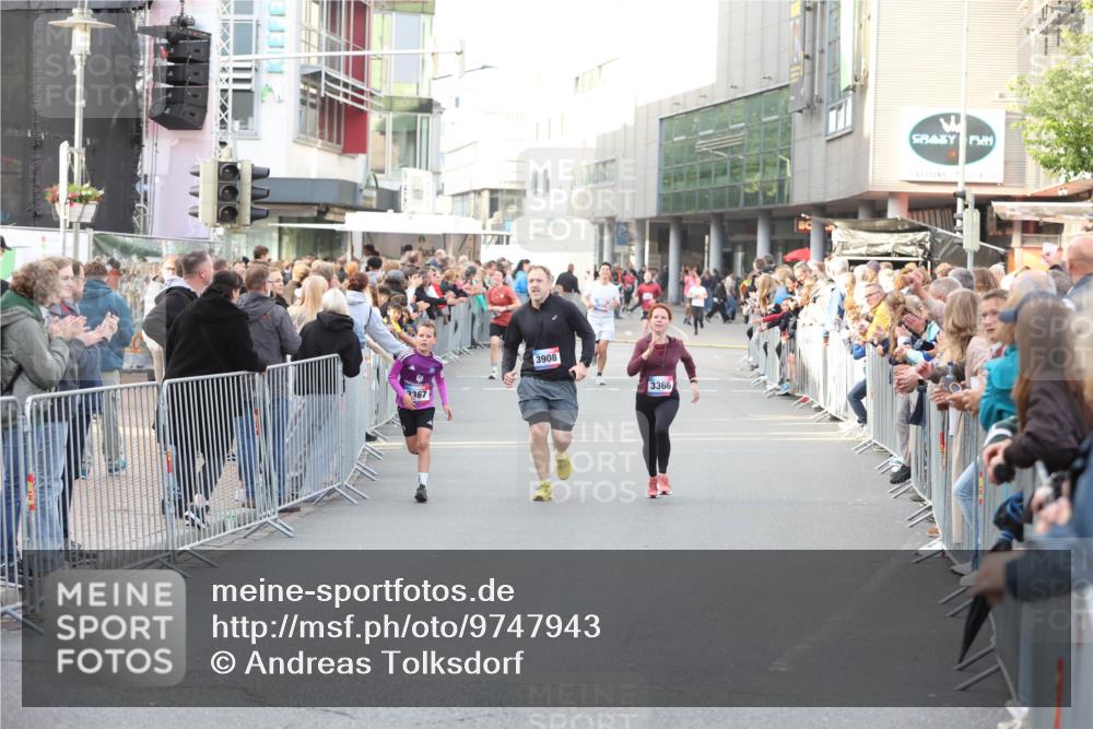 12.06.2026 - Holstenköstenlauf Andreas Tolksdorf http://msf.ph/oto/9747943 12.06.2026 20:06:17 Laufen 3367, 3908, 3366 meine-sportfotos.de