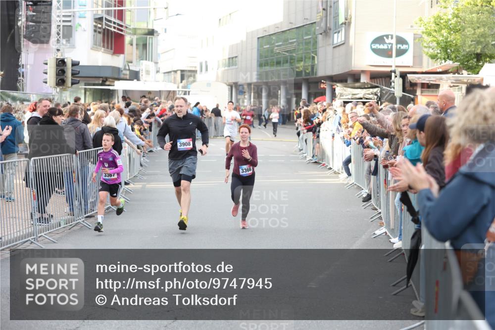 12.06.2026 - Holstenköstenlauf Andreas Tolksdorf http://msf.ph/oto/9747945 12.06.2026 20:06:17 Laufen 3367, 3908, 3366 meine-sportfotos.de