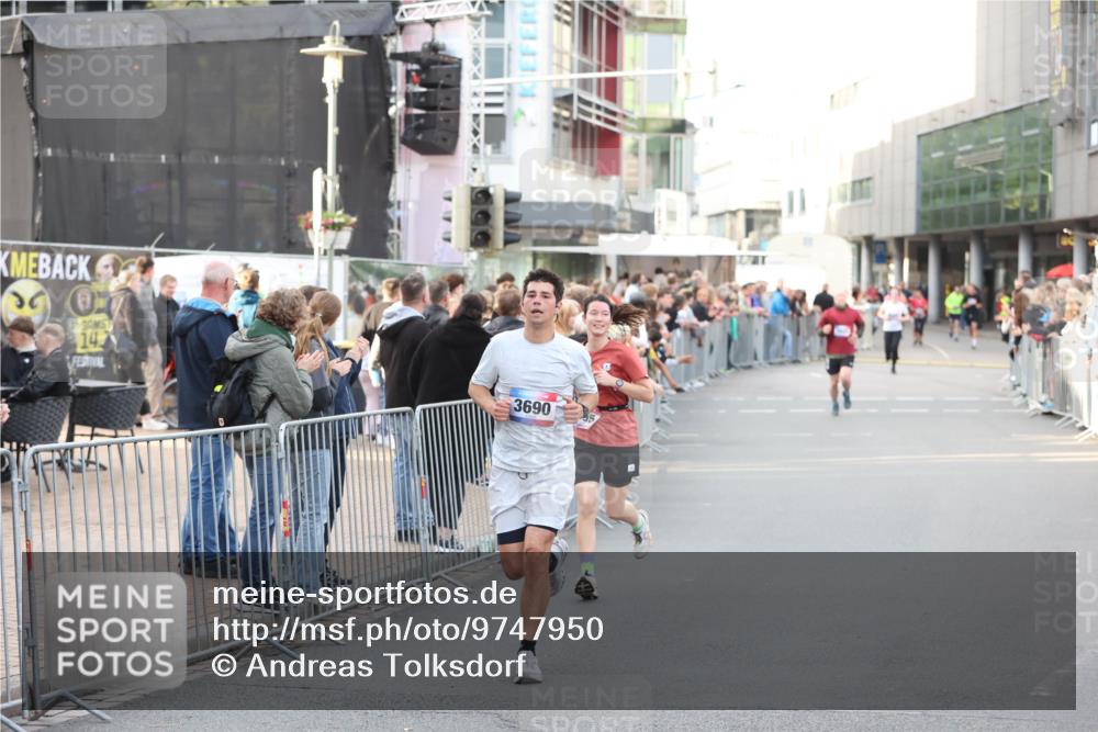 12.06.2026 - Holstenköstenlauf Andreas Tolksdorf http://msf.ph/oto/9747950 12.06.2026 20:06:24 Laufen 14, 3690 meine-sportfotos.de