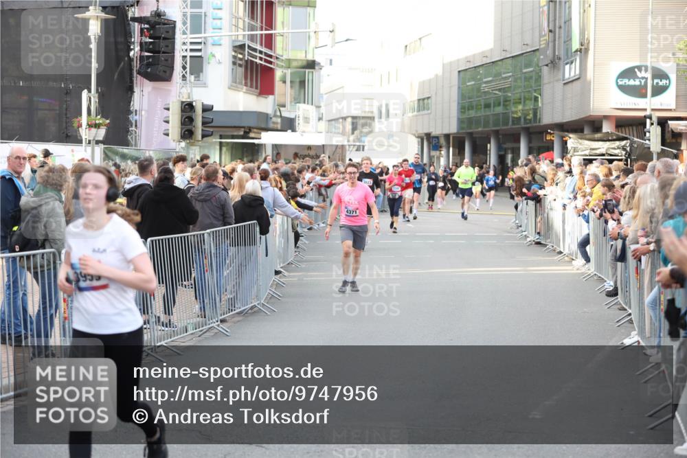 12.06.2026 - Holstenköstenlauf Andreas Tolksdorf http://msf.ph/oto/9747956 12.06.2026 20:06:38 Laufen 3950, 4371, 3523 meine-sportfotos.de