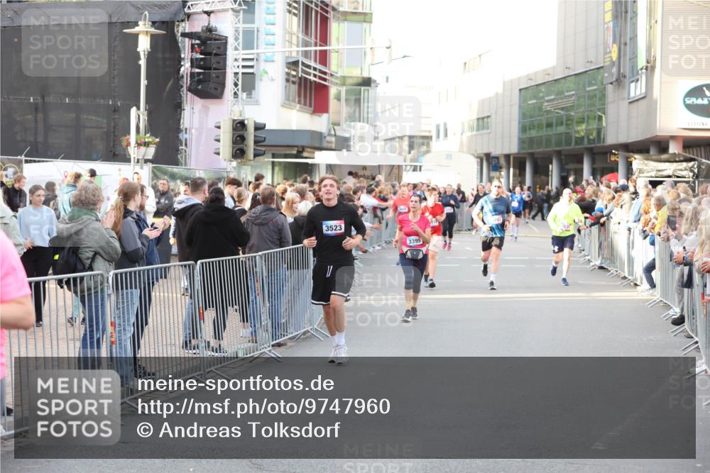12.06.2026 - Holstenköstenlauf Andreas Tolksdorf http://msf.ph/oto/9747960 12.06.2026 20:06:43 Laufen 3523, 3395 meine-sportfotos.de