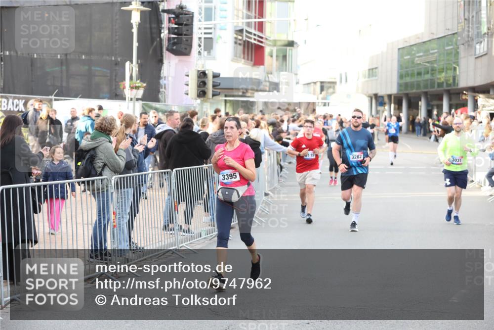 12.06.2026 - Holstenköstenlauf Andreas Tolksdorf http://msf.ph/oto/9747962 12.06.2026 20:06:47 Laufen 3395, 119, 3282, 3031 meine-sportfotos.de