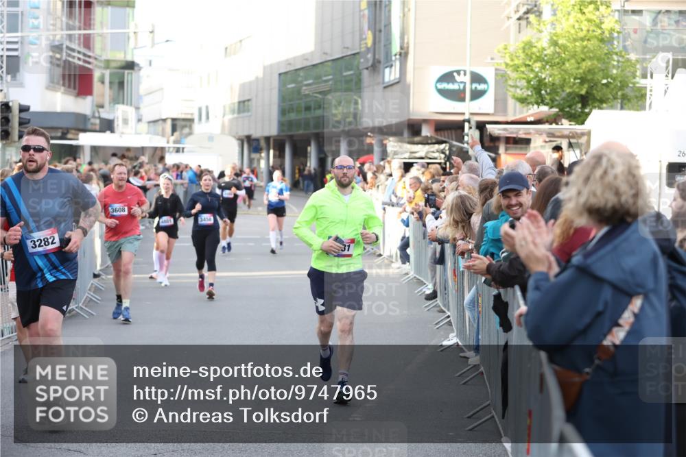 12.06.2026 - Holstenköstenlauf Andreas Tolksdorf http://msf.ph/oto/9747965 12.06.2026 20:06:50 Laufen 3282, 3608, 3458, 26 meine-sportfotos.de