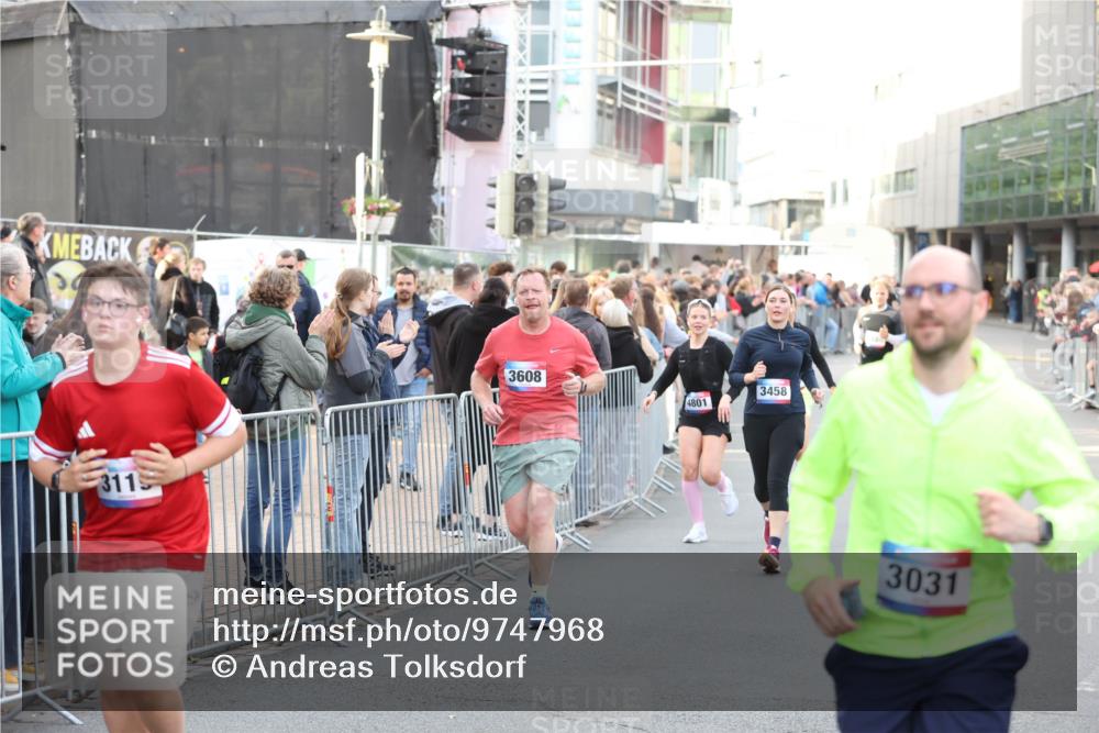 12.06.2026 - Holstenköstenlauf Andreas Tolksdorf http://msf.ph/oto/9747968 12.06.2026 20:06:52 Laufen 311, 3608, 3458, 4801, 3031 meine-sportfotos.de