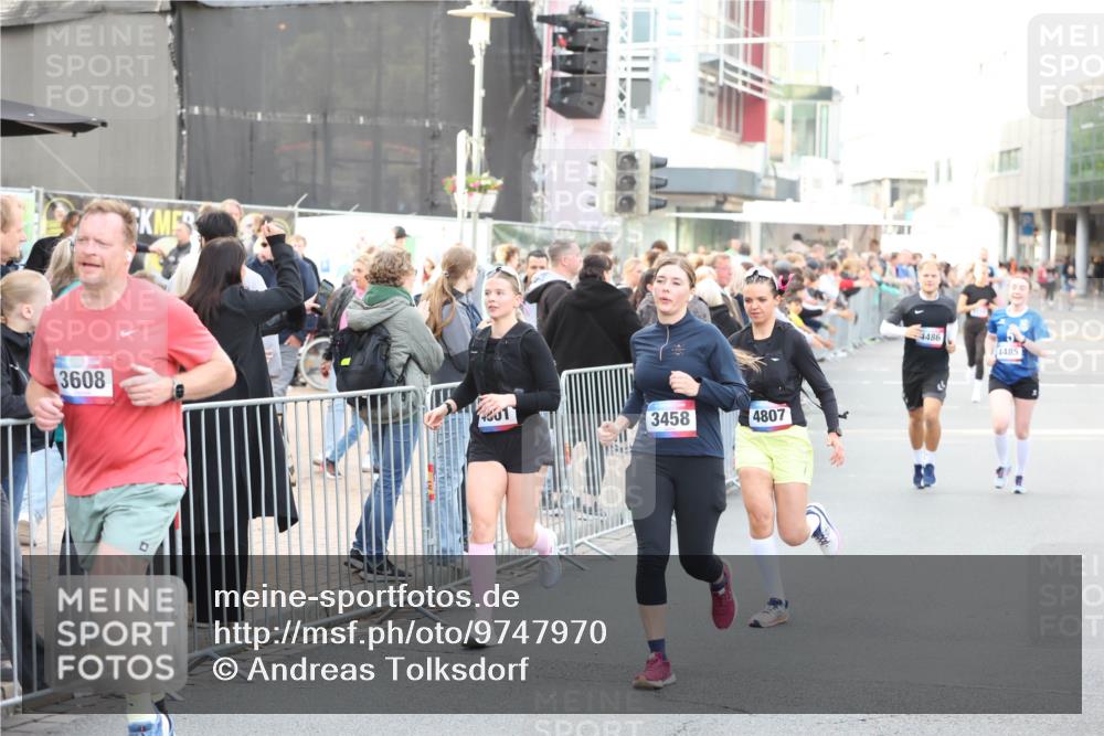 12.06.2026 - Holstenköstenlauf Andreas Tolksdorf http://msf.ph/oto/9747970 12.06.2026 20:06:54 Laufen 3608, 3458, 4807, 4486, 4485 meine-sportfotos.de