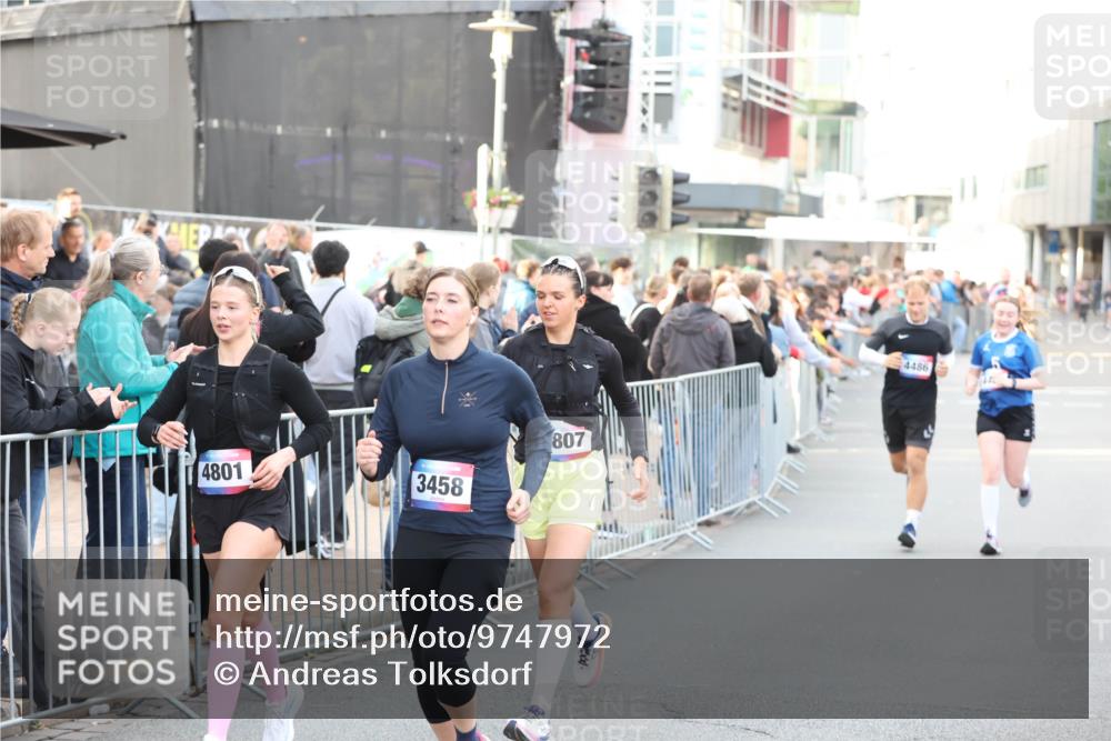 12.06.2026 - Holstenköstenlauf Andreas Tolksdorf http://msf.ph/oto/9747972 12.06.2026 20:06:55 Laufen 4801, 3458, 807, 4486 meine-sportfotos.de