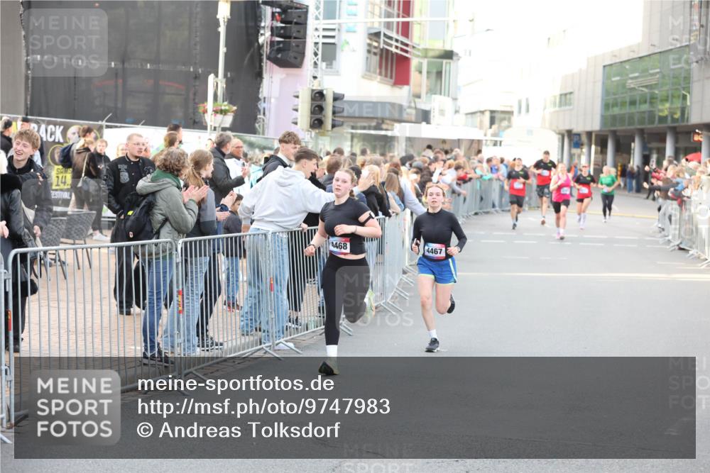 12.06.2026 - Holstenköstenlauf Andreas Tolksdorf http://msf.ph/oto/9747983 12.06.2026 20:07:17 Laufen 14, 4468, 4467 meine-sportfotos.de
