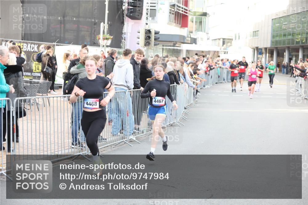 12.06.2026 - Holstenköstenlauf Andreas Tolksdorf http://msf.ph/oto/9747984 12.06.2026 20:07:18 Laufen 14, 4467, 4468 meine-sportfotos.de