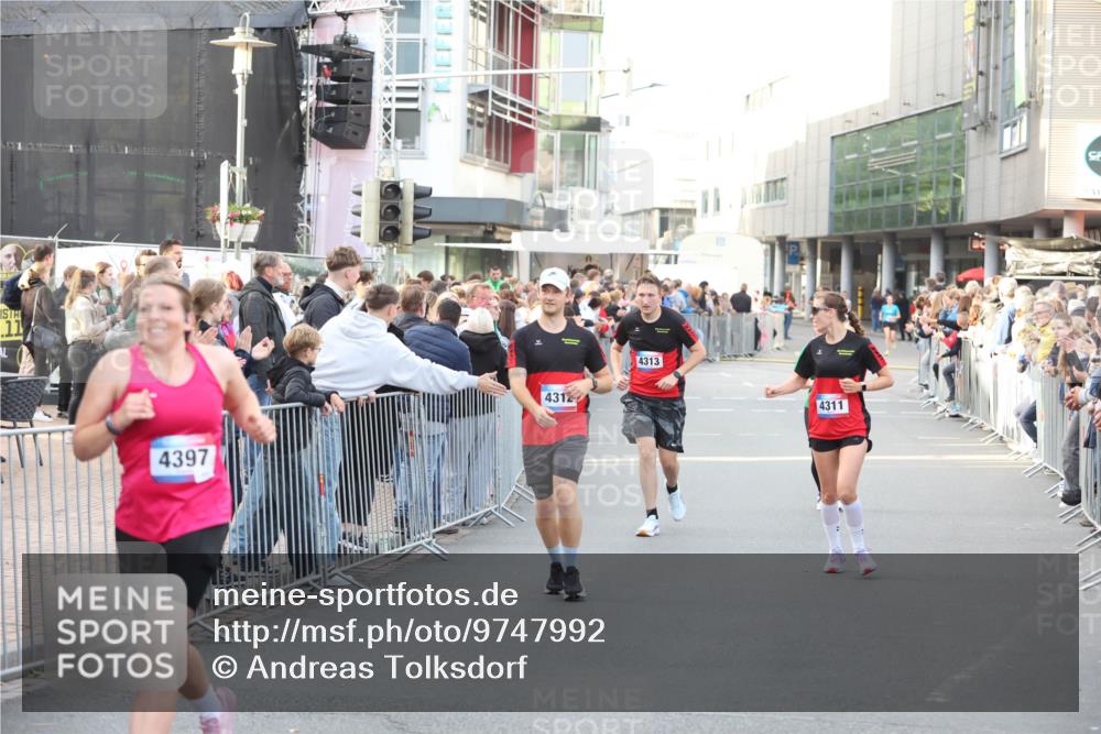12.06.2026 - Holstenköstenlauf Andreas Tolksdorf http://msf.ph/oto/9747992 12.06.2026 20:07:26 Laufen 11, 4397, 4312, 4313, 4311 meine-sportfotos.de