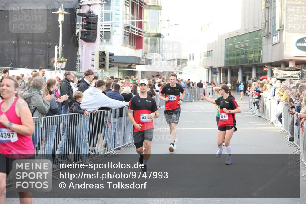 12.06.2026 - Holstenköstenlauf Andreas Tolksdorf http://msf.ph/oto/9747993 12.06.2026 20:07:27 Laufen 4397, 431, 4313, 4311 meine-sportfotos.de