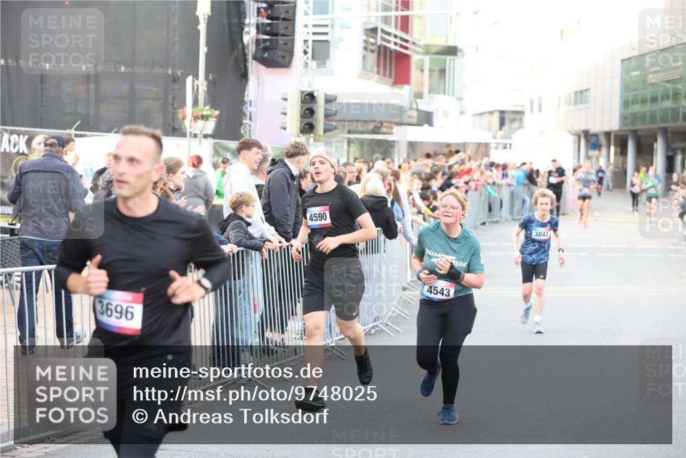 12.06.2026 - Holstenköstenlauf Andreas Tolksdorf http://msf.ph/oto/9748025 12.06.2026 20:08:14 Laufen 3696, 4590, 4543, 3843 meine-sportfotos.de